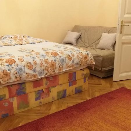 Tempo Courtyard Apartman Boedapest Buitenkant foto