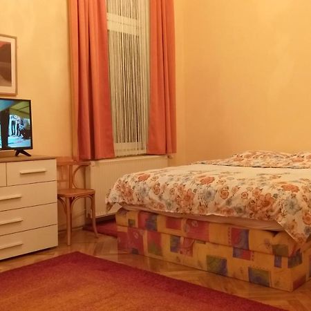 Tempo Courtyard Apartman Boedapest Buitenkant foto