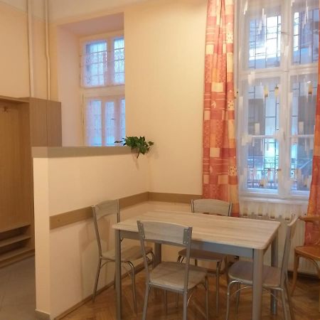 Tempo Courtyard Apartman Boedapest Buitenkant foto