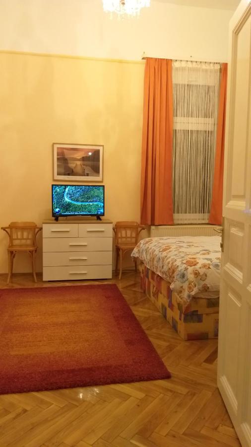 Tempo Courtyard Apartman Boedapest Buitenkant foto