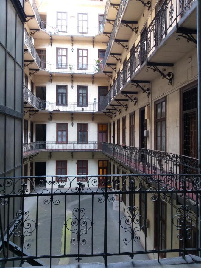 Tempo Courtyard Apartman Boedapest Buitenkant foto