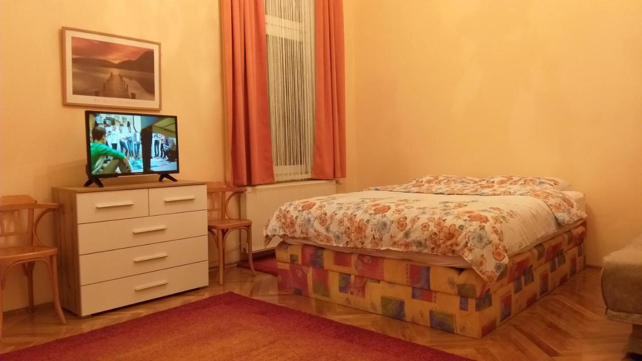 Tempo Courtyard Apartman Boedapest Buitenkant foto