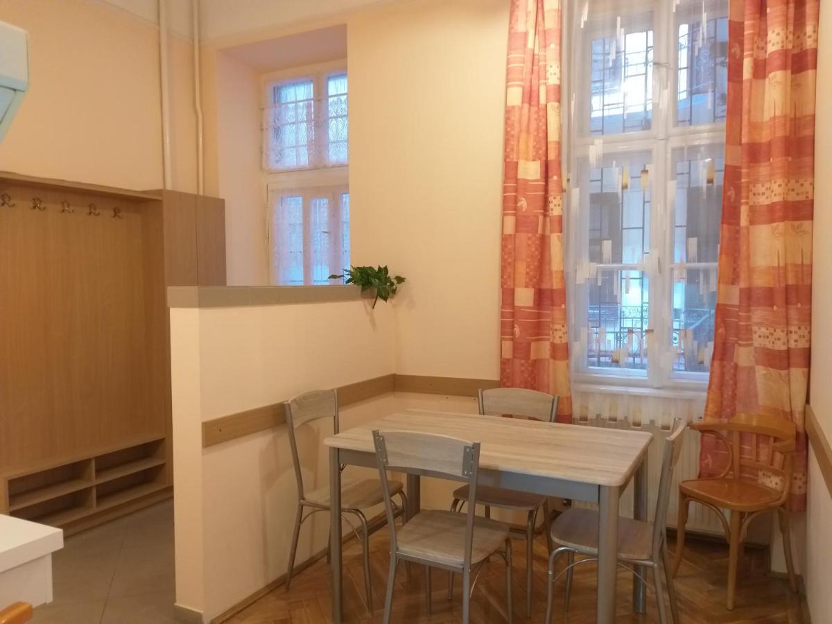 Tempo Courtyard Apartman Boedapest Buitenkant foto