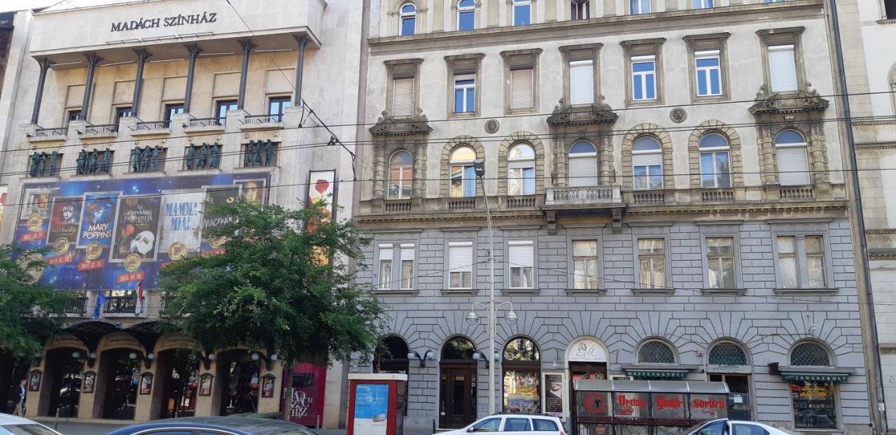 Tempo Courtyard Apartman Boedapest Buitenkant foto